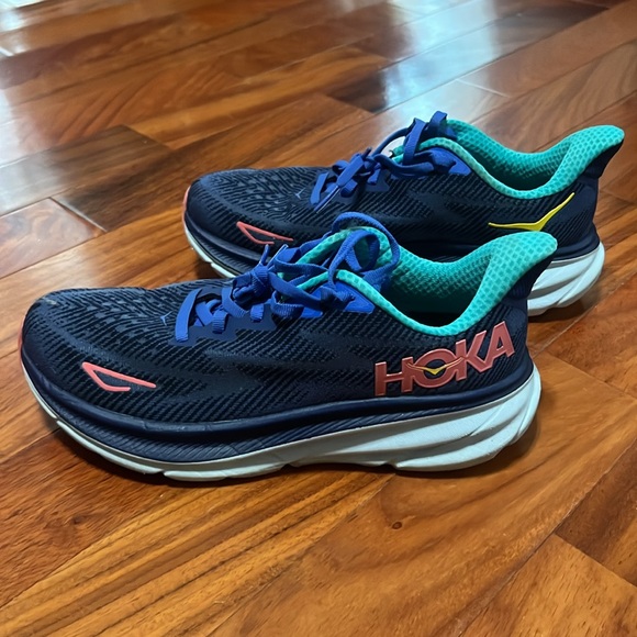 HOKA Clifton 9 - Picture 2 of 4